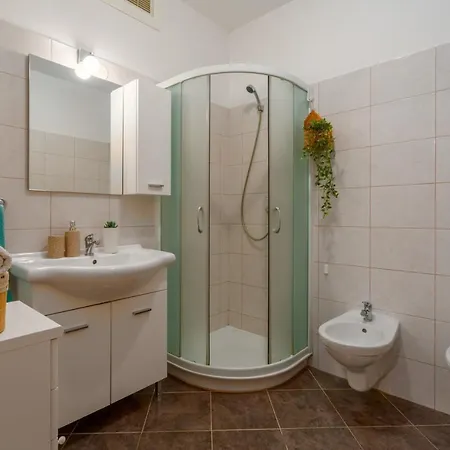 Pinia-marina Apartman *