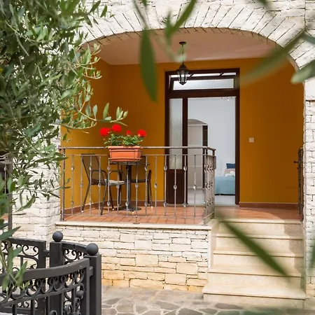Pinia-marina Apartment *