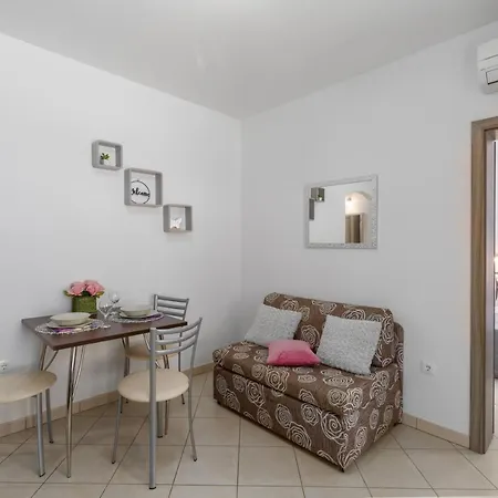 Pinia-marina * פורץ